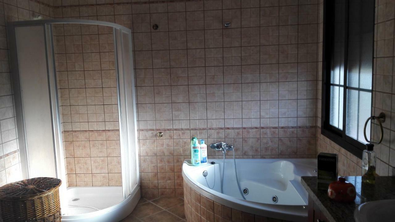 Villa En Lo Alto Del Monte บิยานูเอวาเดลตราบูโก ภายนอก รูปภาพ